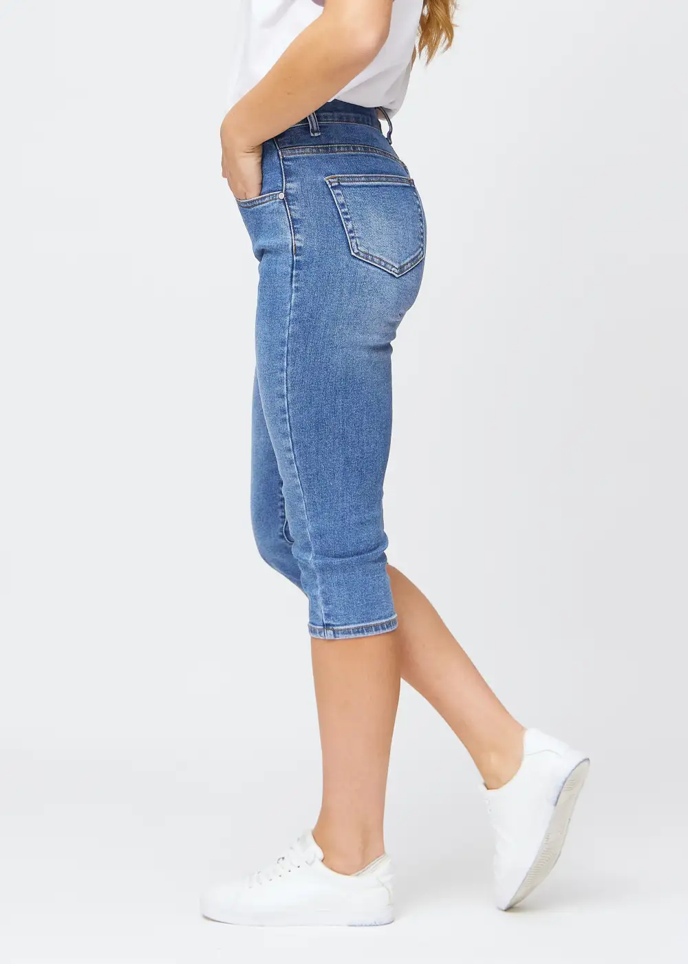 Relaxed High-Waist Pocketed Slim-Fit Denim-Look Capri Trousers