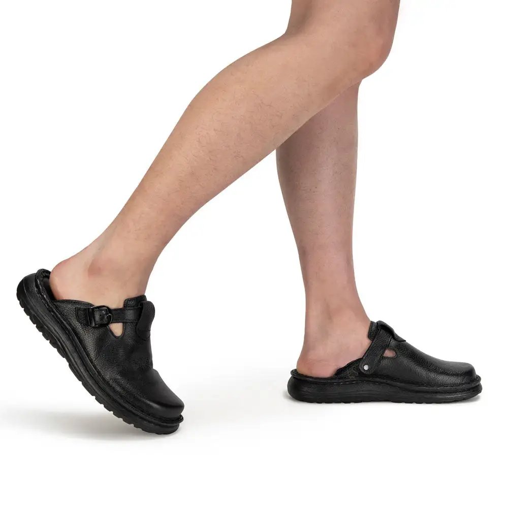 Relaxed Leather Clog Toe Sandals