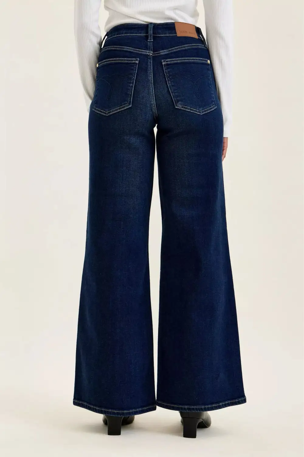 Relaxed Shape Denim High Rise Wide Leg Pocketed Jeans