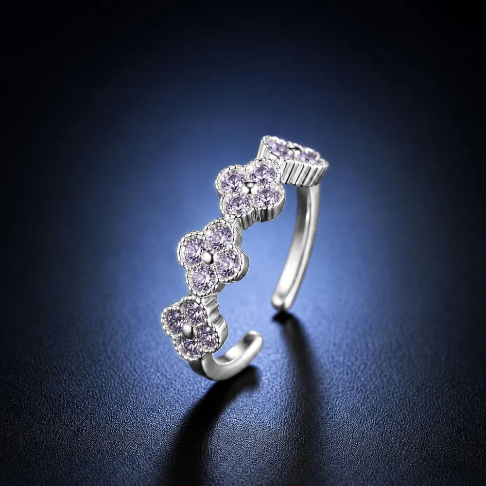 A little sparkle can change the whole look. ✨ Featuring delicate floral details and shimmering crystal petals, this adjustable open ring adds effortless elegance to any outfit.