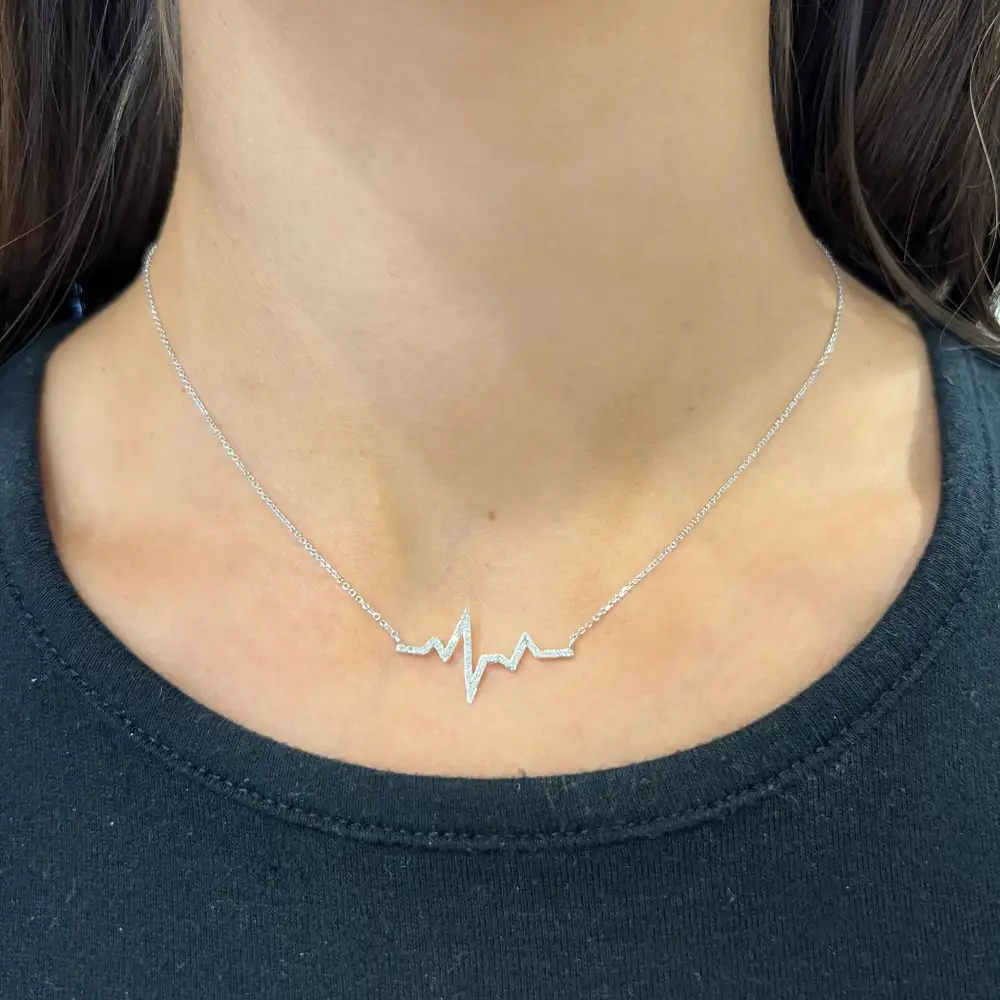 Refined Classic Heart Diamond Necklace