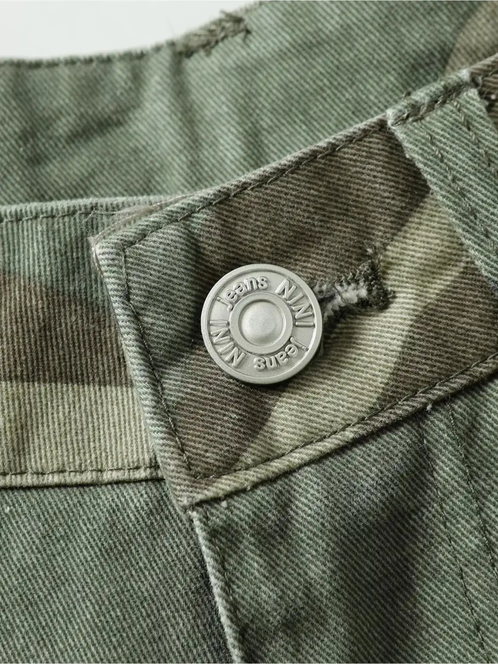 Textured Men's Camouflage Cargo Pants