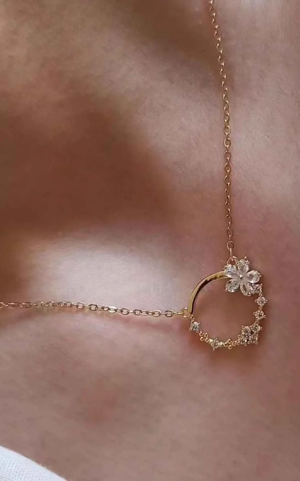 Floral Round Necklace