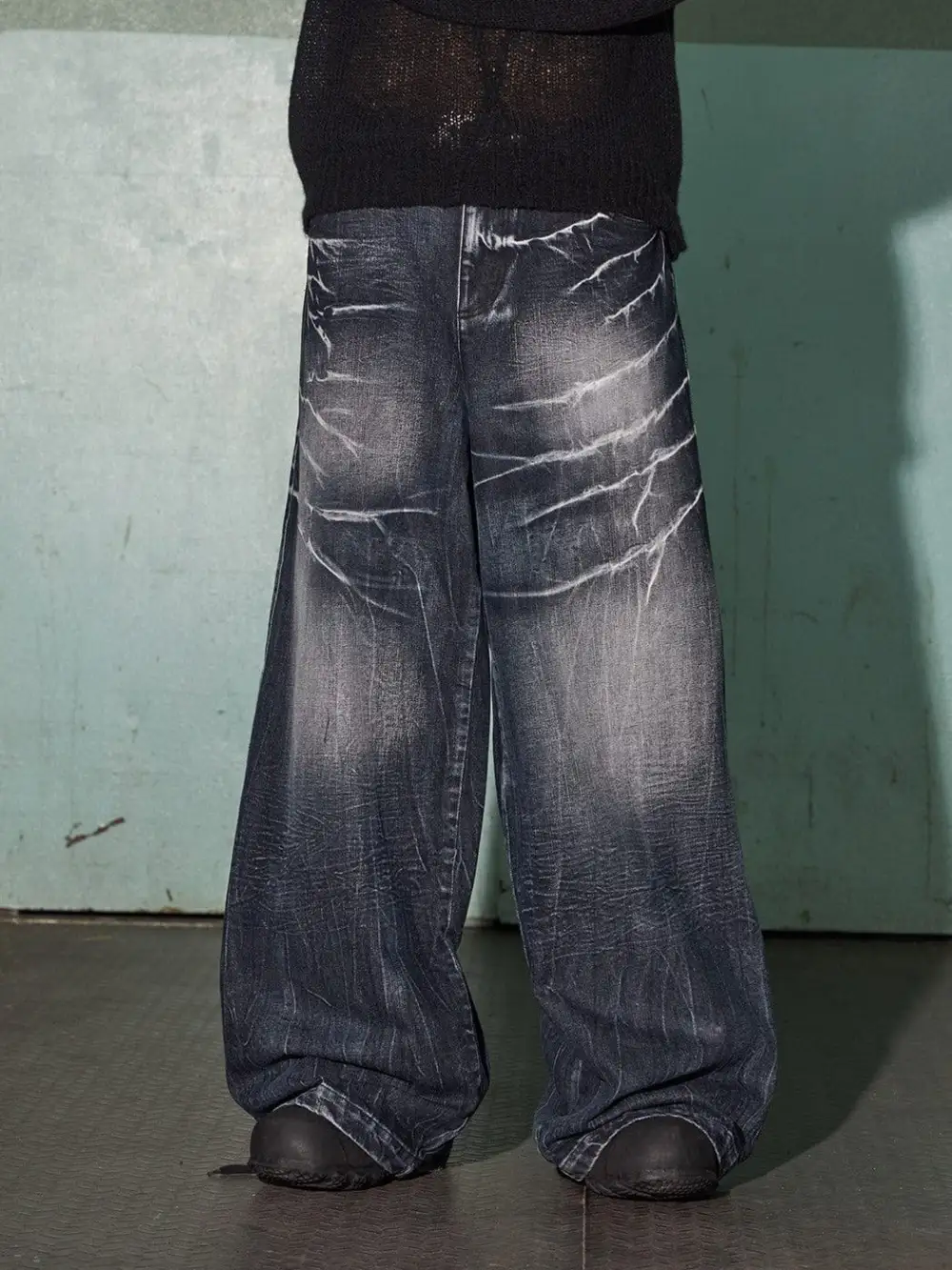 Wide-Leg Washed Jeans