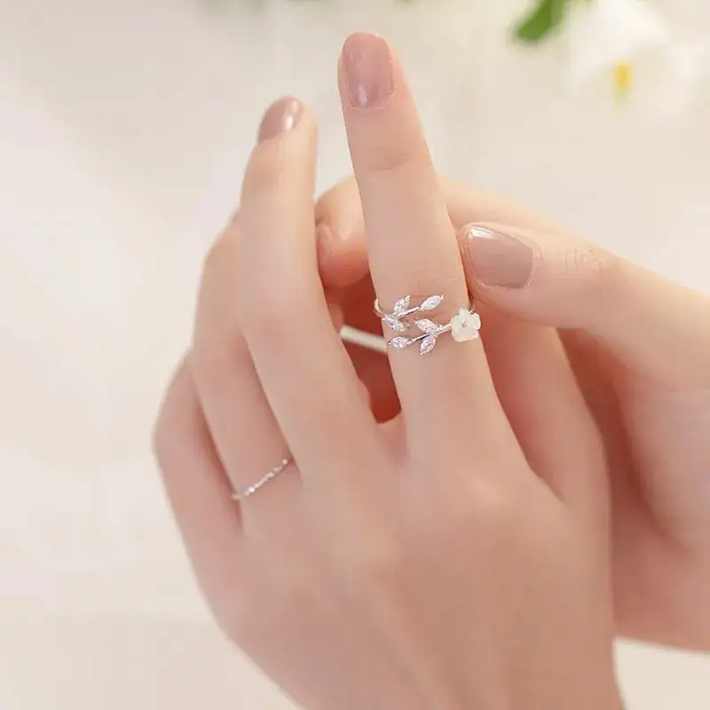 Daisy Leaf Ring