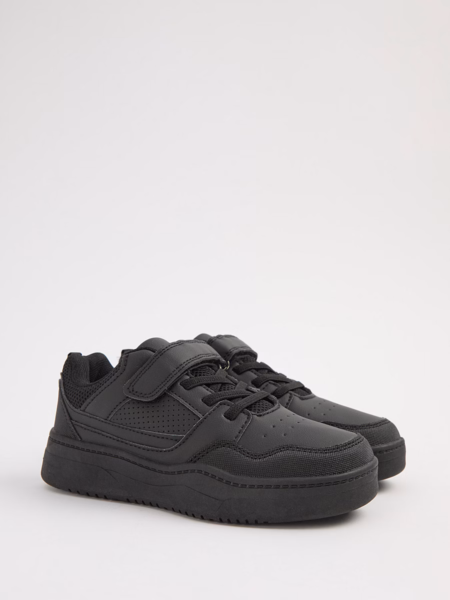 Black Single Strap Skate Trainer detail 1