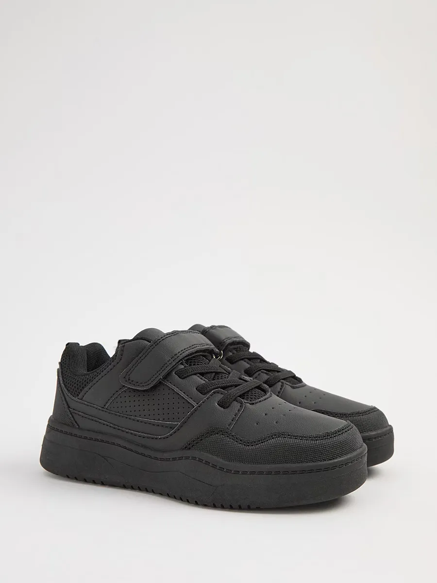 Black Single Strap Skate Trainer