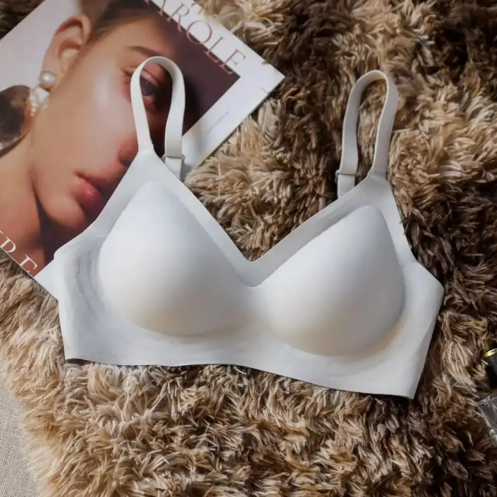 Large-Cup Wireless Minimizer Bra