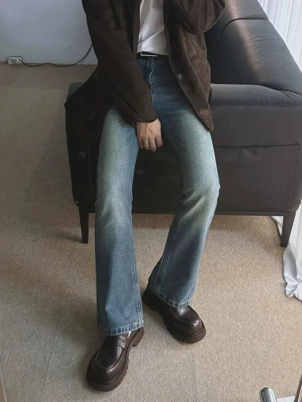 Distressed Straight Leg Jeans