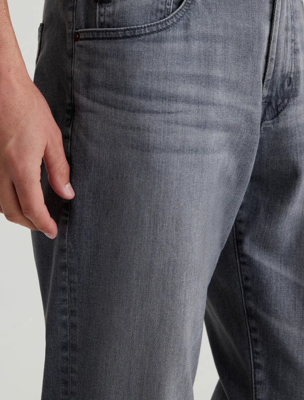 Men's Relaxed Tapered Mid Rise Power Stretch Jeans