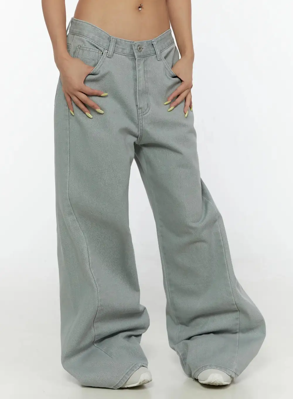 Wide-Fit Pocketed Wide-Leg Jeans