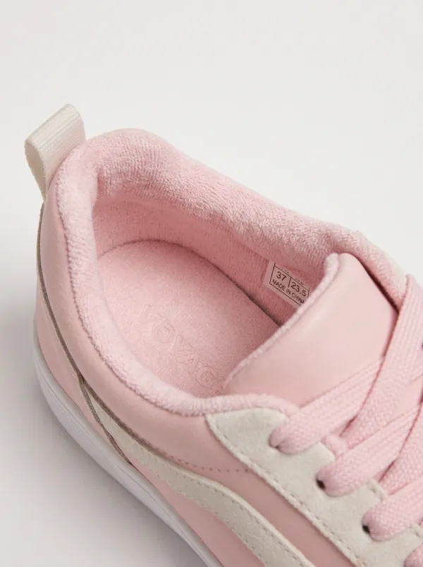 Lace-Detail Color-Block Lace-Up Women's Low-Top Skate Sneakers