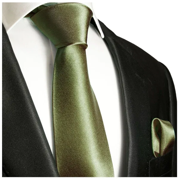 Distinctive Solid Men's Necktie With Pocket Square