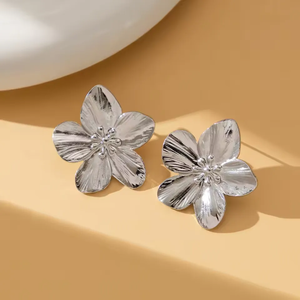 Simple and fashionable floral-style women's earrings jewelry