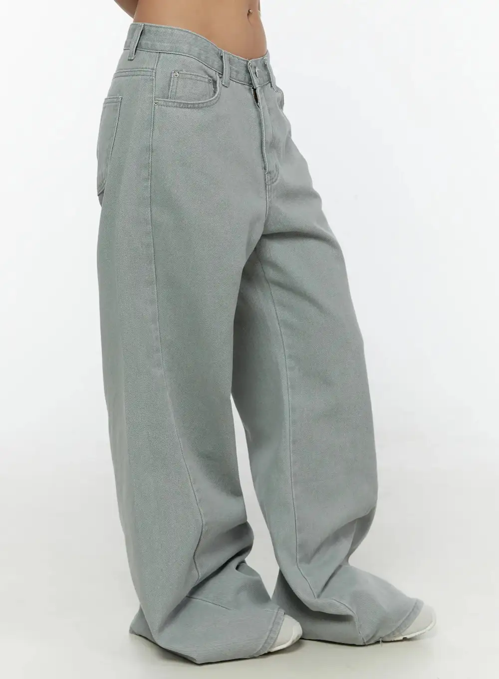 Wide-Fit Pocketed Wide-Leg Jeans