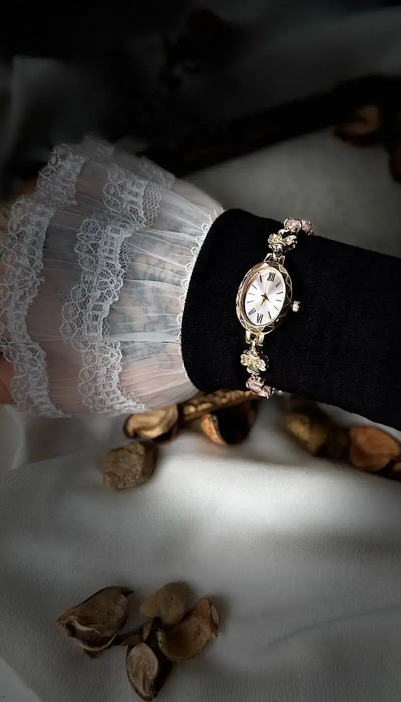 Vintage Floral Oval Dial Watch