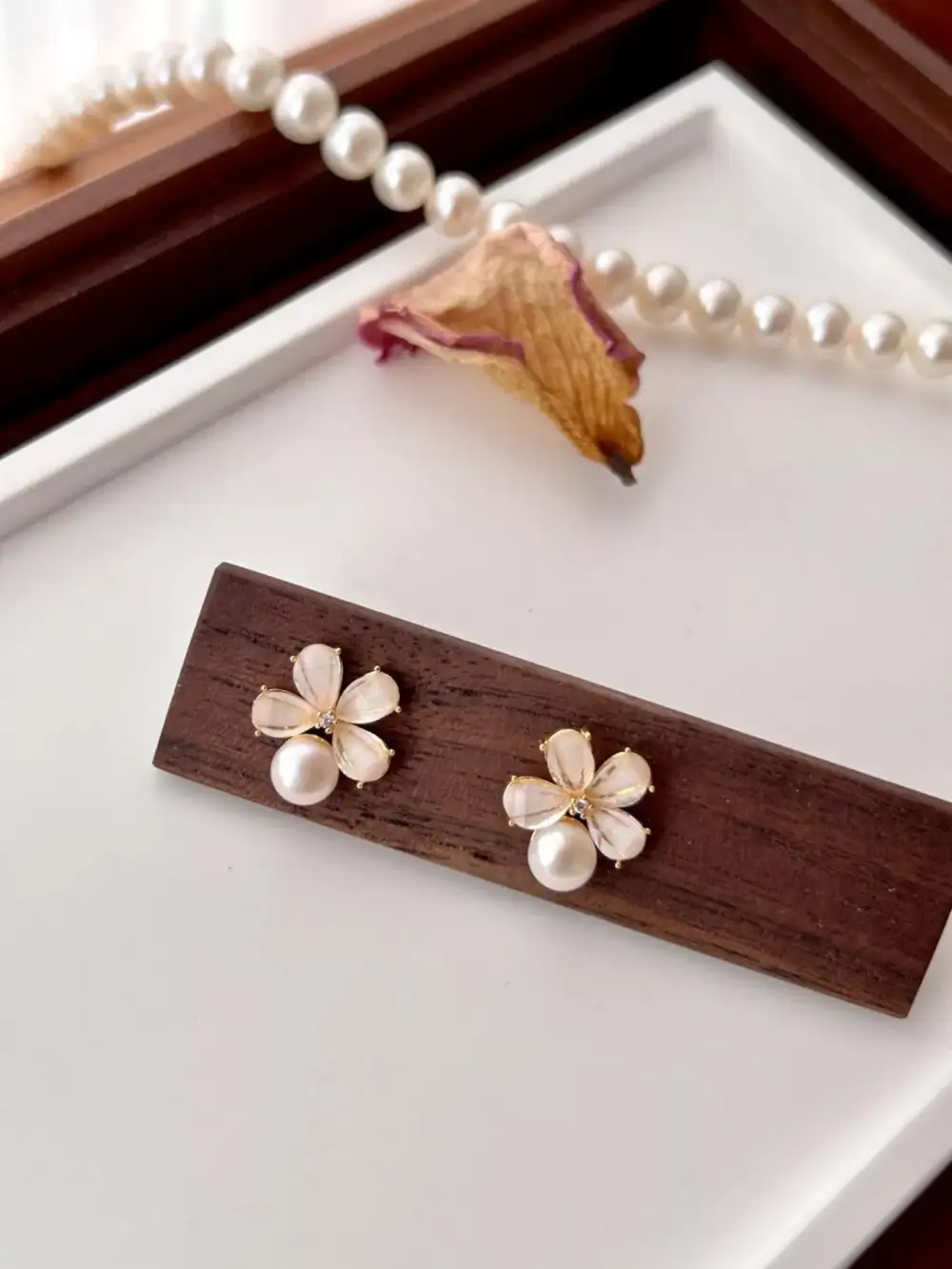 Women's Floral Pearl Stud Earrings