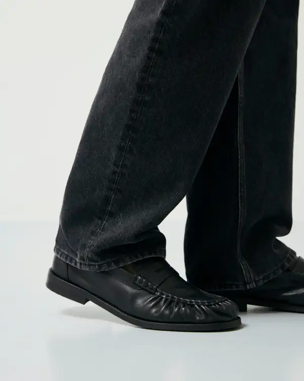 Refined Casual Leather Loafers