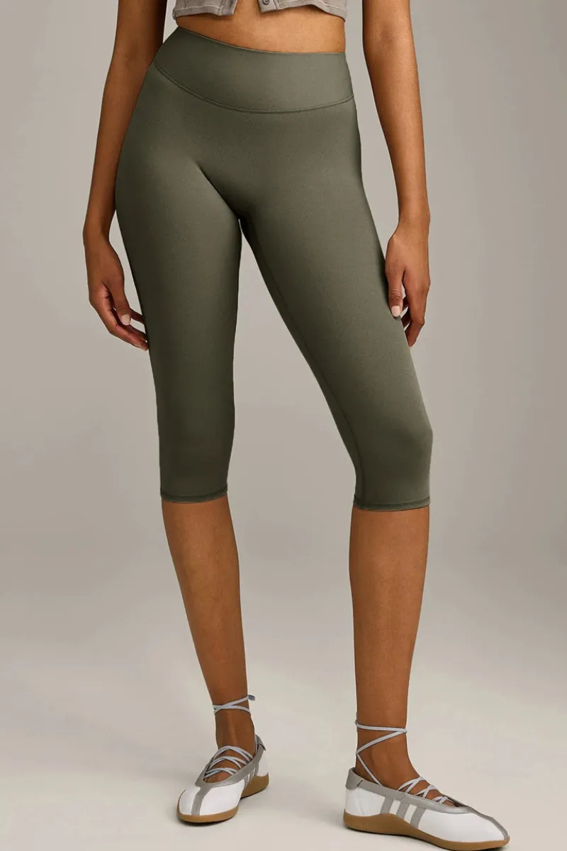 High-Waist Sculpting Slim-Fit Capri Leggings
