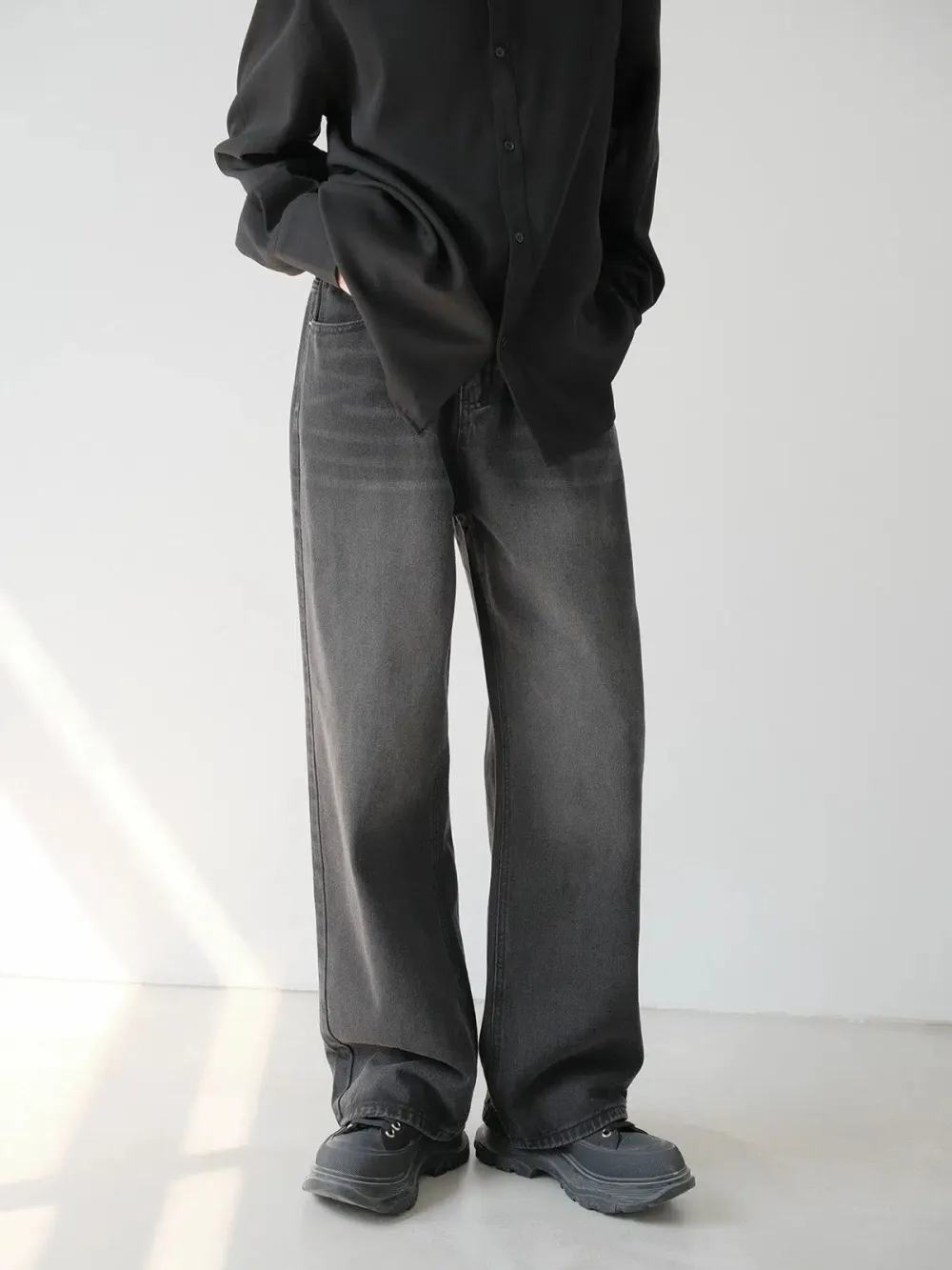 Whisker Line Regular Fit Jeans