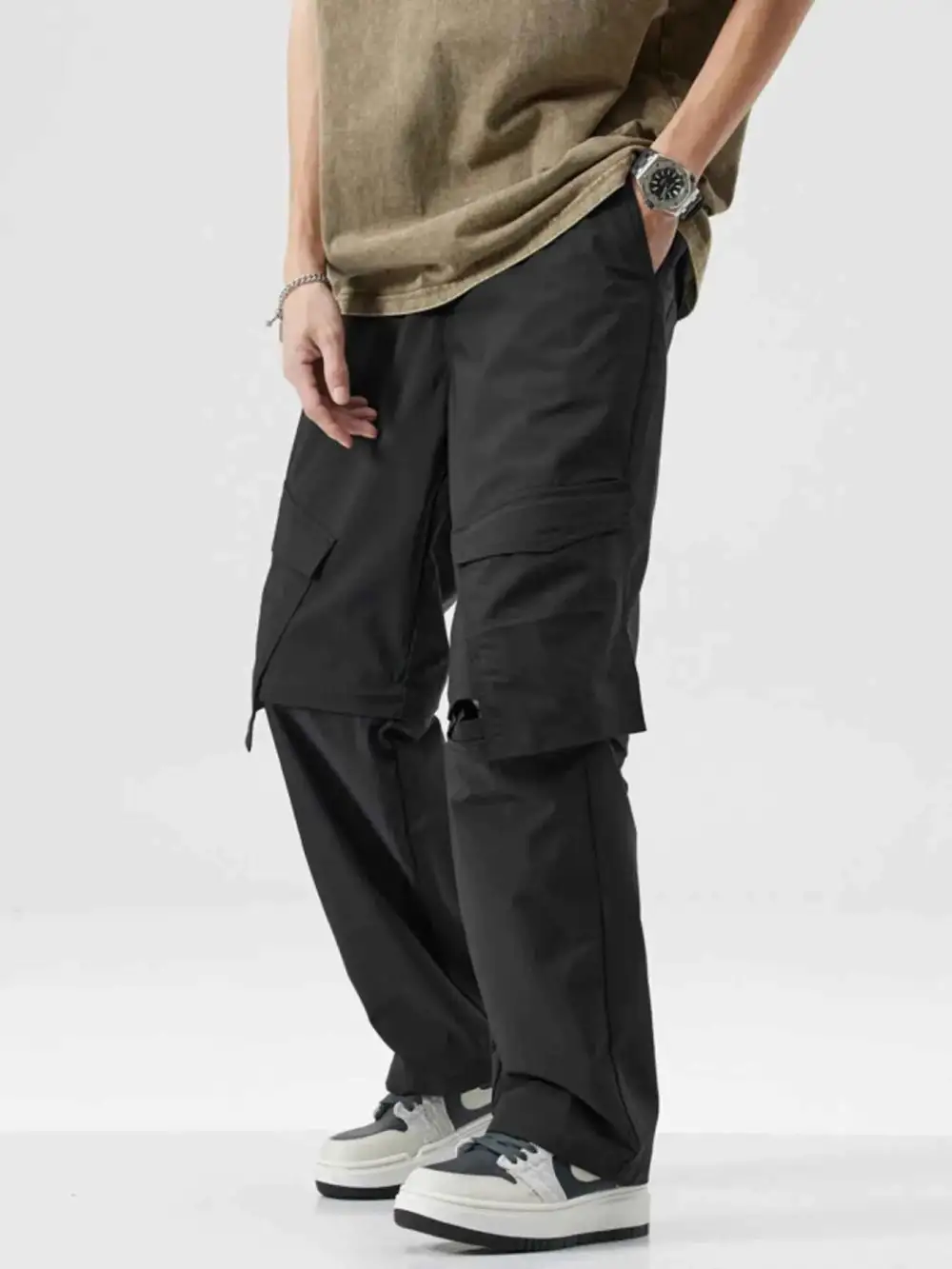Relaxed Wide Leg Cargo Pants