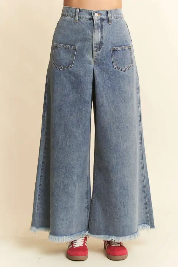Tailored Wide Leg Pocketed Denim Jeans