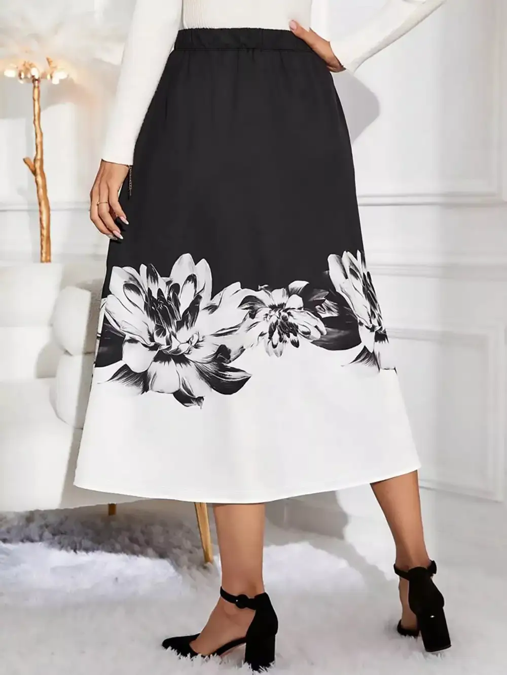 Minimal Line Printed Detail Skirt