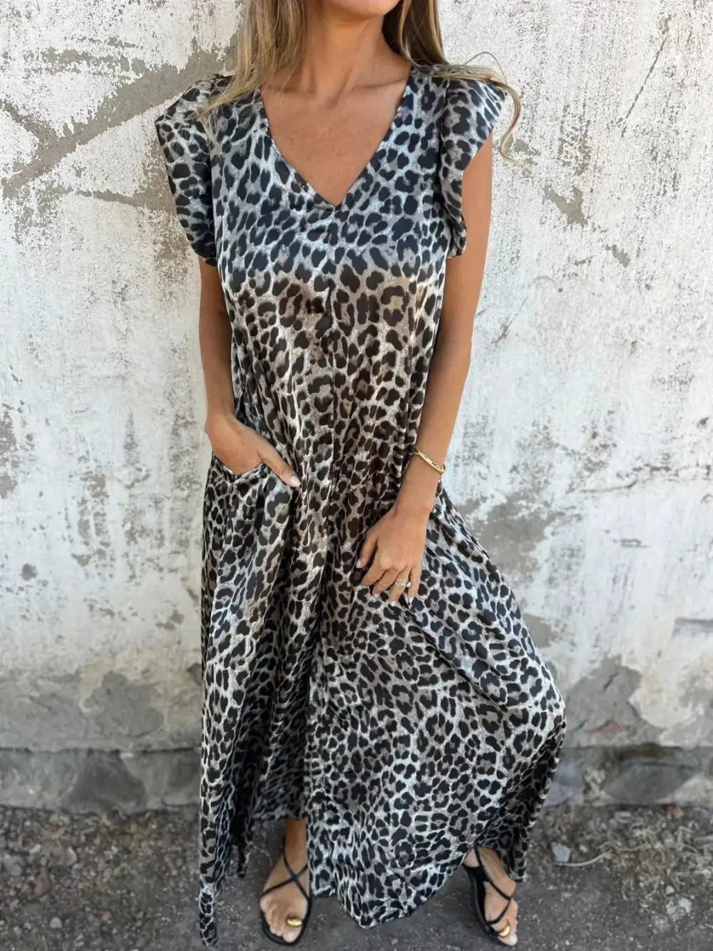 Plus Size V Neck Cap Sleeve Accessory