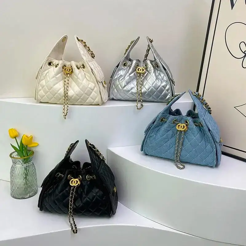 Timeless Luxury: Black Genuine Leather Large-Capacity Handbag