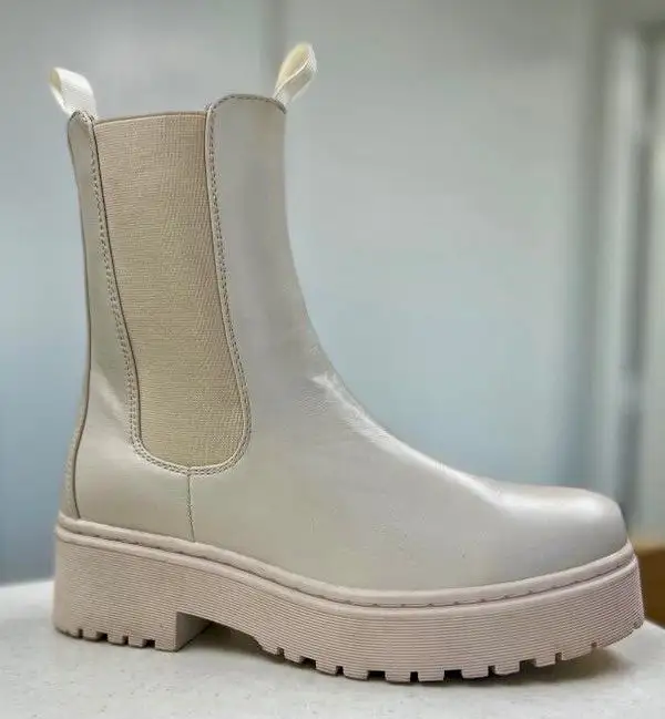 Smooth Airy Easygoing Boots