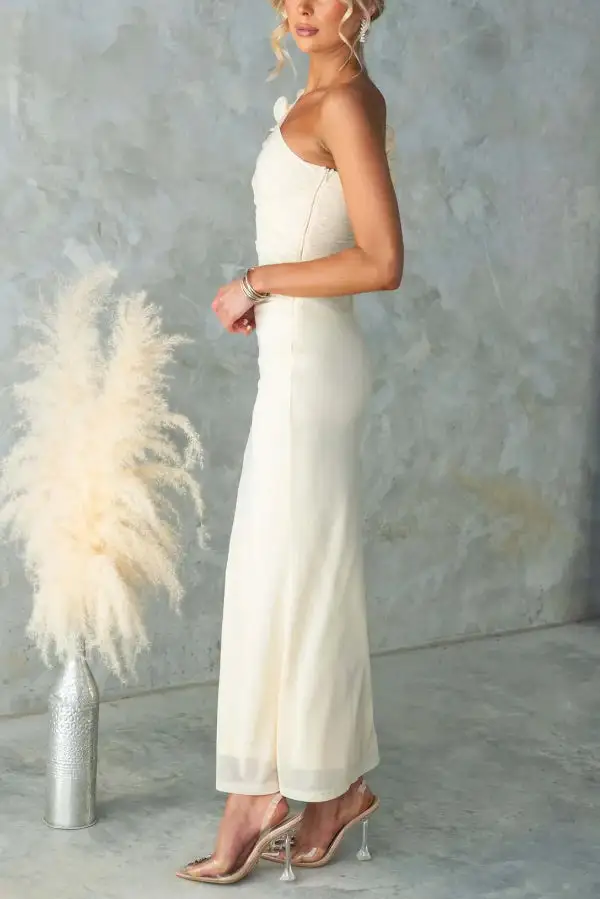 Sophisticated Sleeveless And Flowing Maxi Skirt