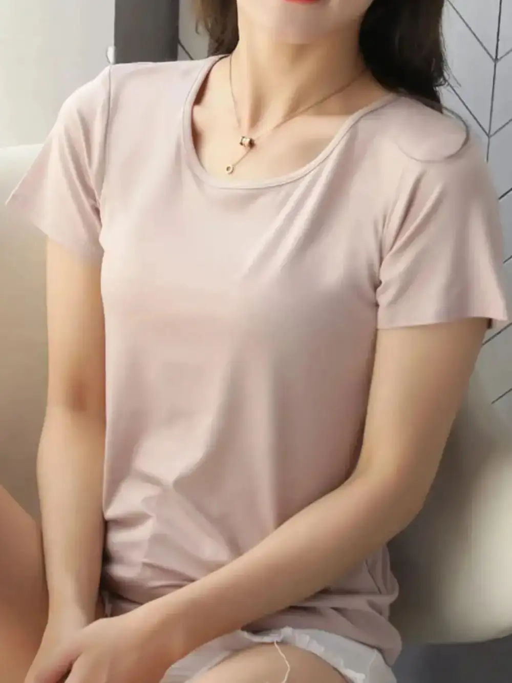 Delicate Round-Neck Short-Sleeve T-Shirt