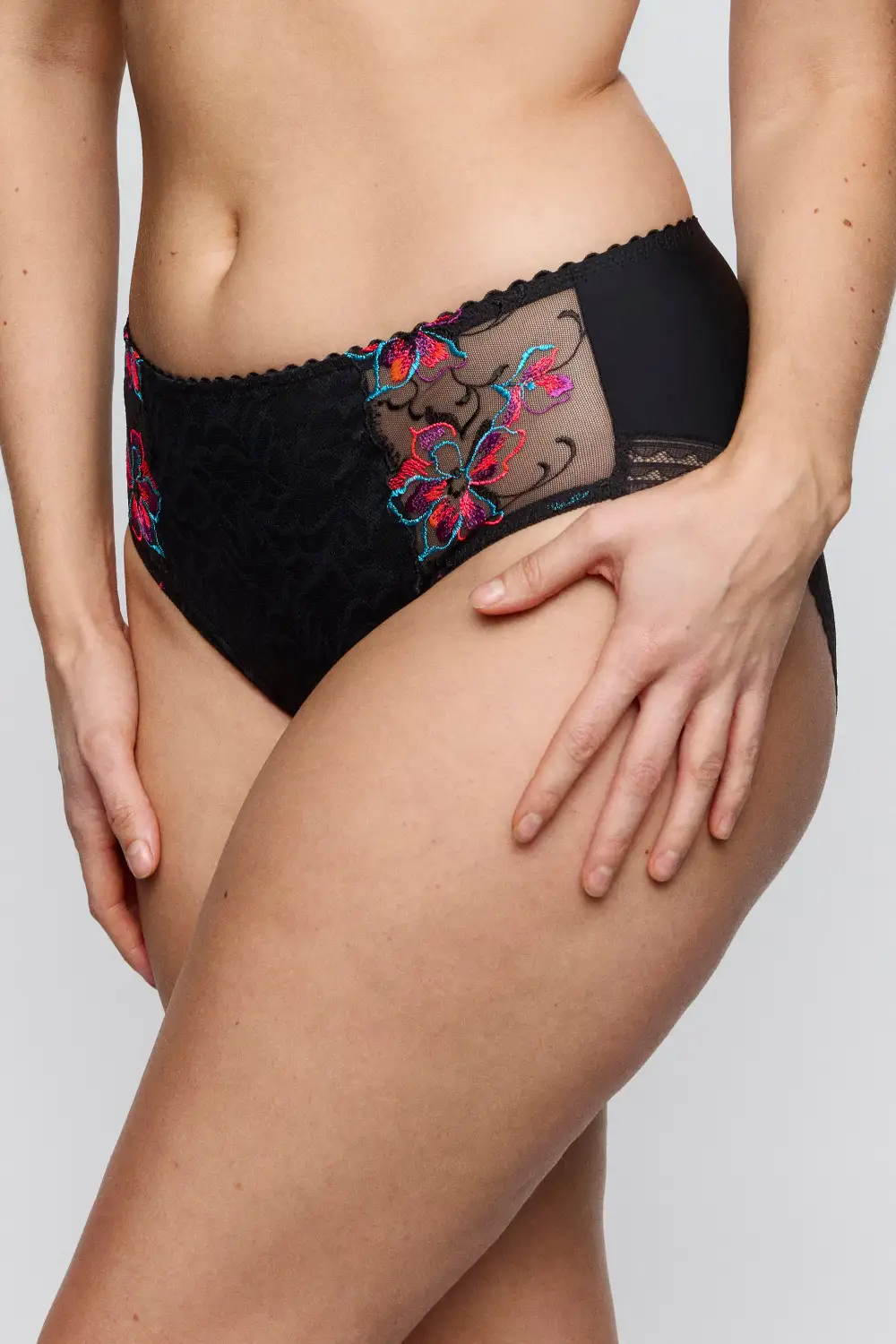 Women's Full Coverage Elastic Waistband Cotton Gusset Lace Embroidery Cotton Retro Detail Soft Fabric Stretch Fit Brief Panty