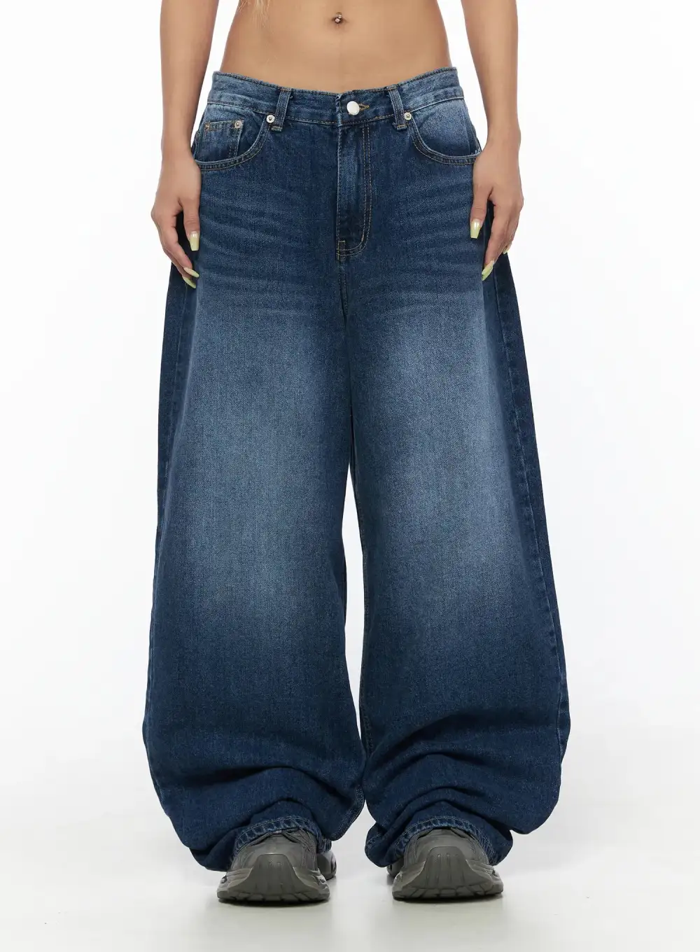 Embroidered Low-Rise Baggy Jeans