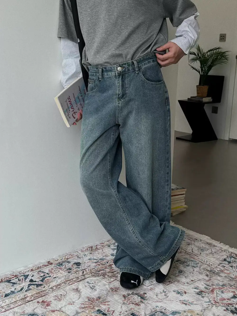 Mid Rise Washed Straight Leg Jeans