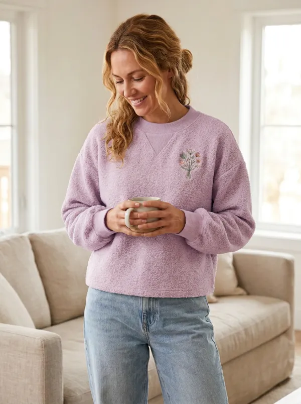 Easy-Wear Embroidered Fleece Profile Women's Fleece Crewneck Sweatshirt
