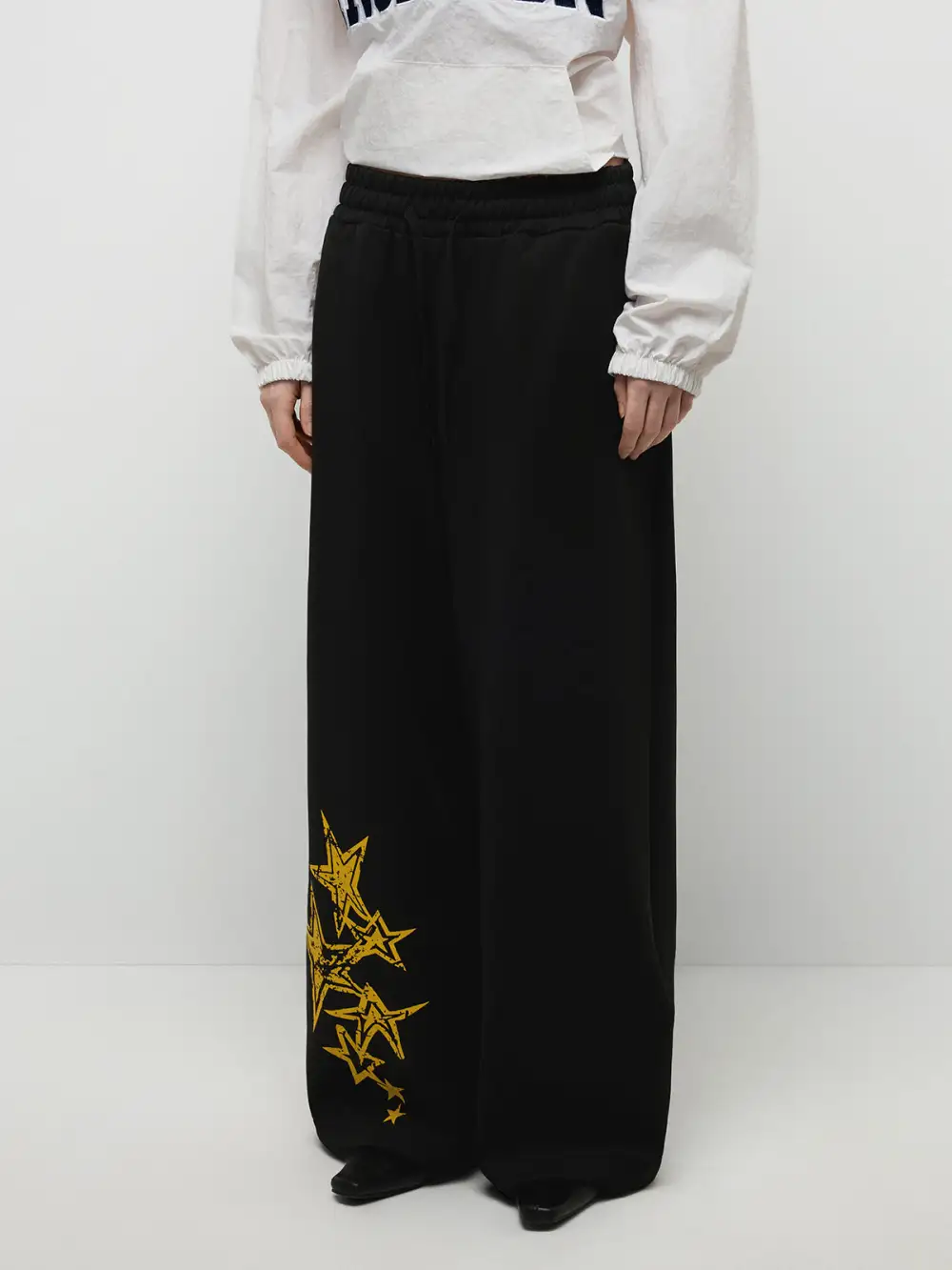 Star-Graphic Graphic Pants