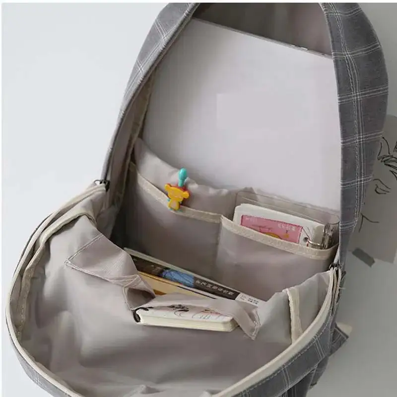 Youthful Basic: Simple Compact Everyday Bag