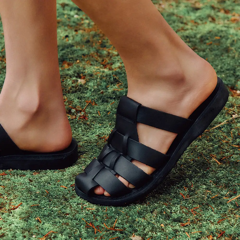 Relaxed Leather Slide Sandals