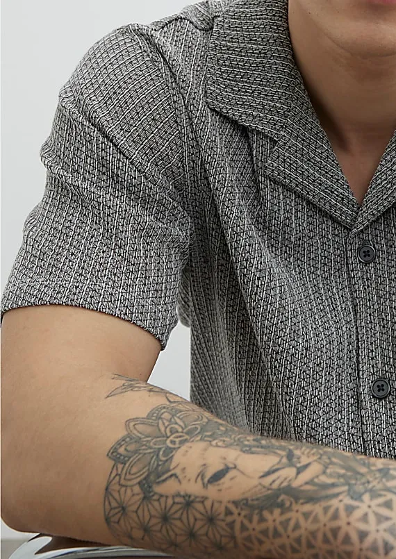 Men's Grey Regular Fit Short Sleeve Shirt with Pleated Embroidery