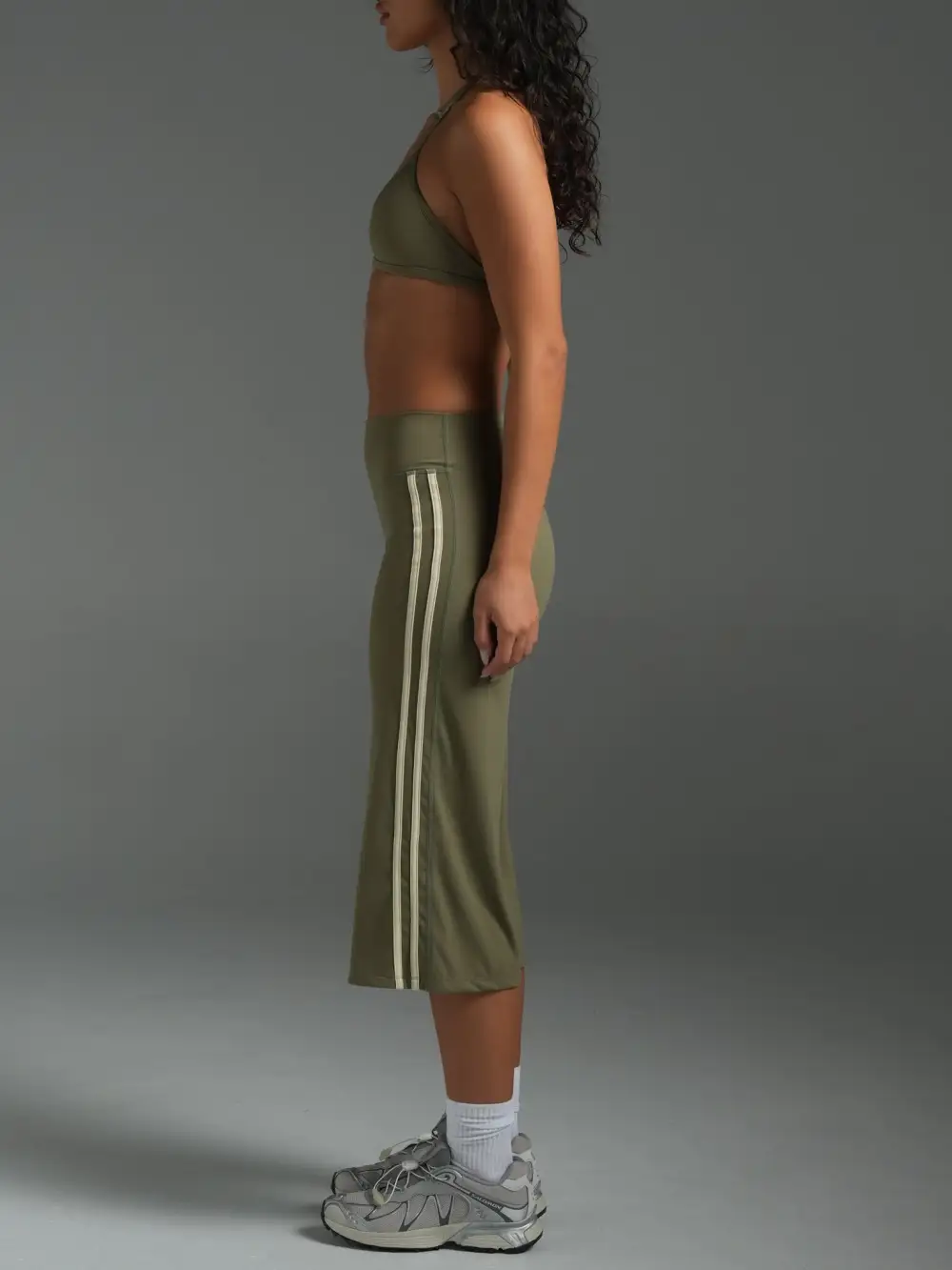 Modern Wide-Leg Striped Scrunch-Detail Sculpting Capri Leggings