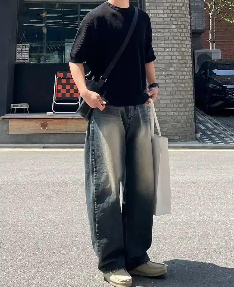 Fade Thigh Highlight Straight Leg Jeans