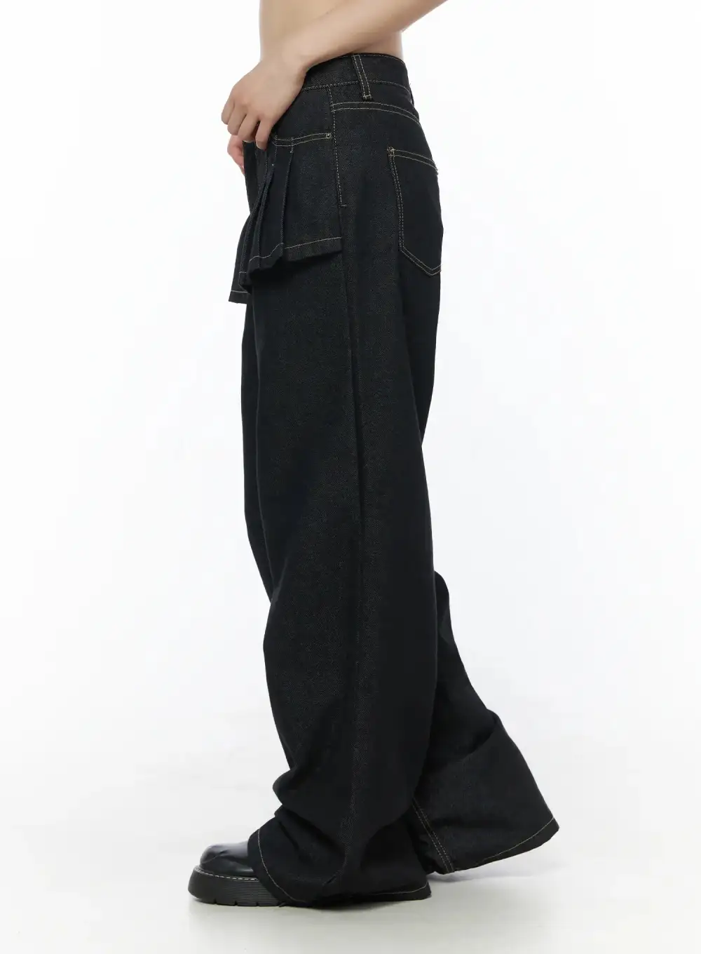 Pleated Baggy Jeans