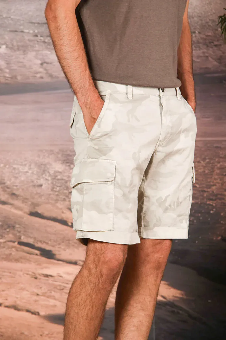 Men's Slim Fit Large Pocket Cotton Beige Camouflage Shorts