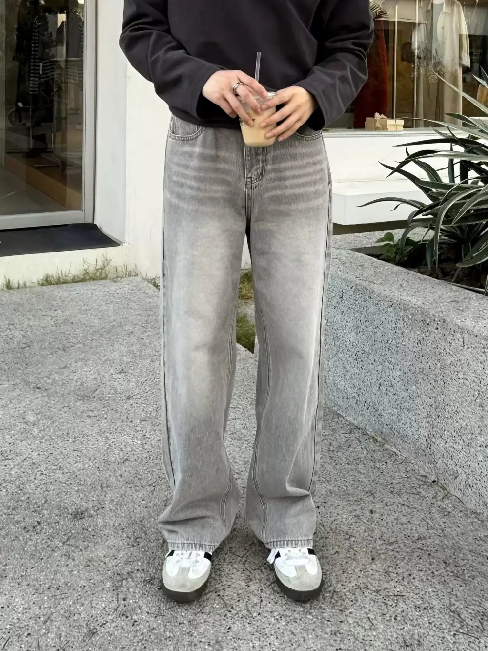 Light Wash Straight Cut Jeans