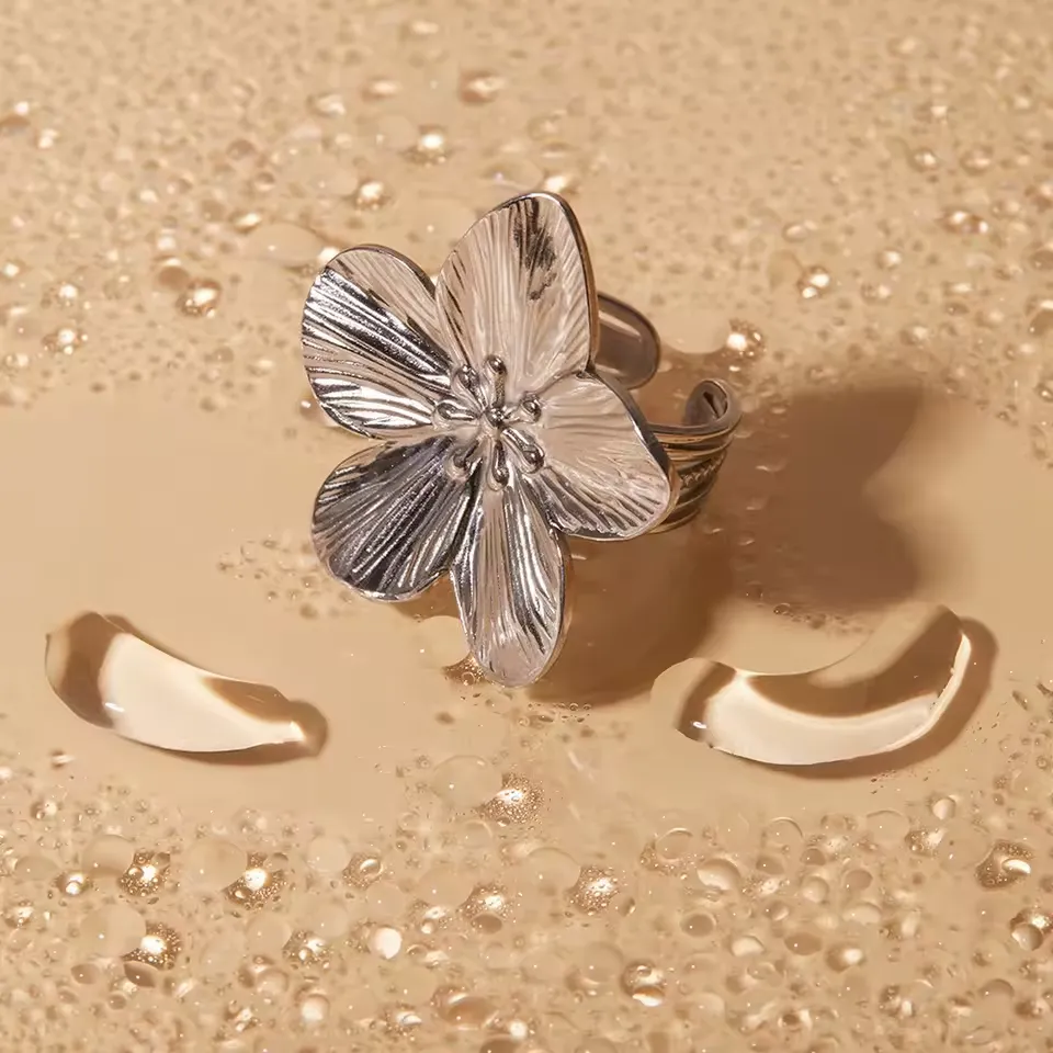 Simple and fashionable floral-style women's earrings jewelry