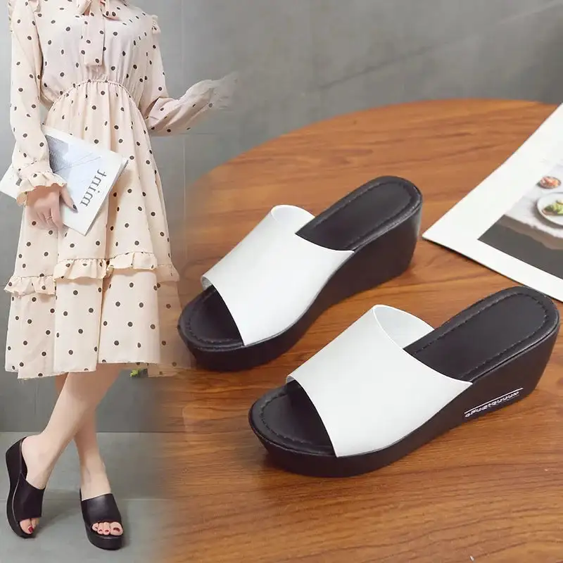 Light Grip Slide Sandals