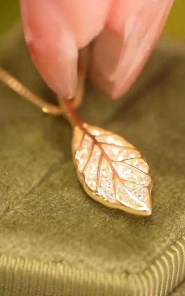 Nature Inspired Sparkling Necklace