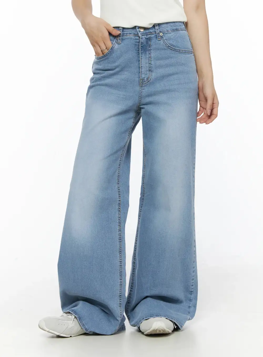 Wide-Fit Wash Low-Rise Baggy Jeans