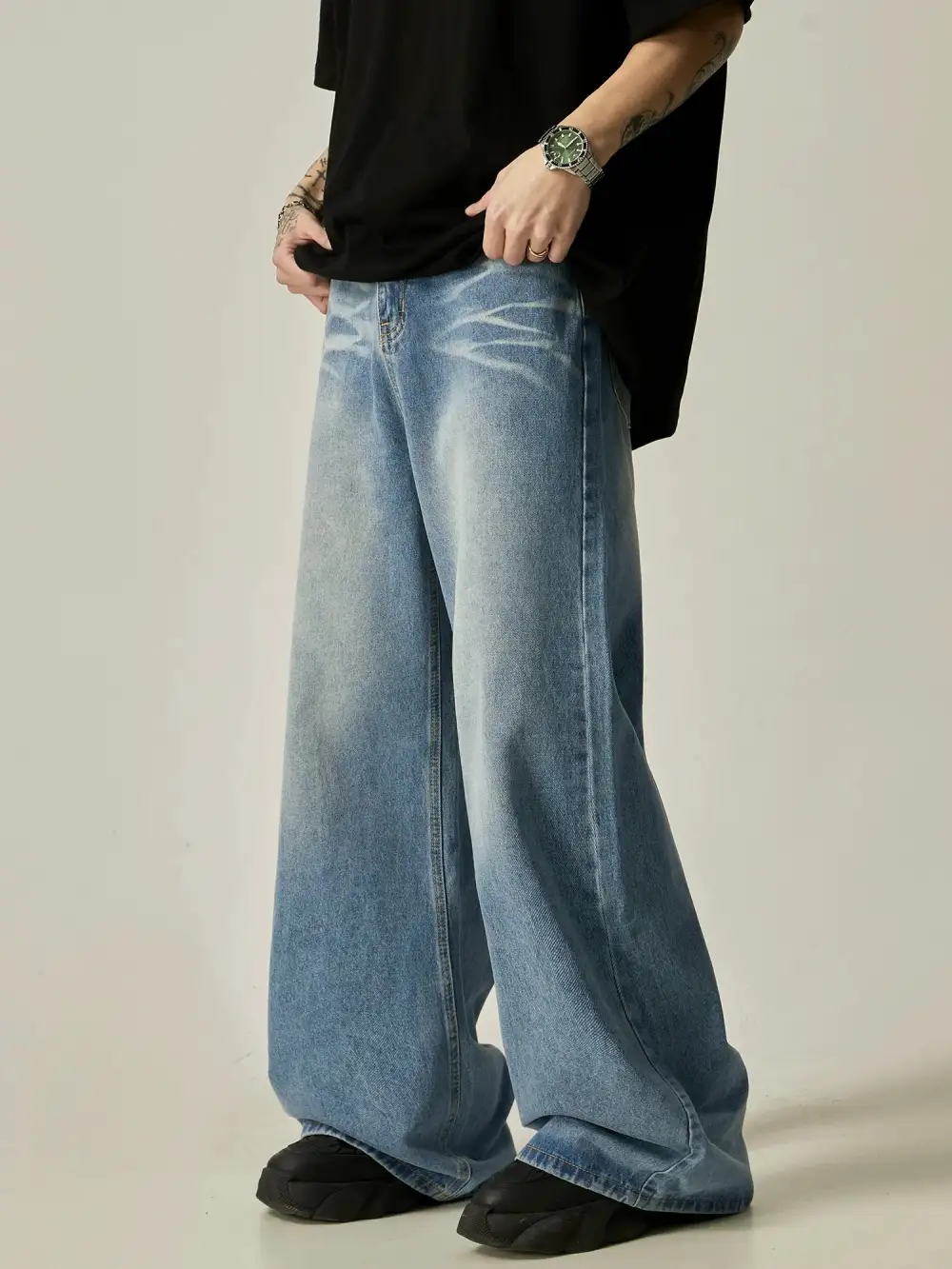 Oversized Wash Wide-Leg Jeans